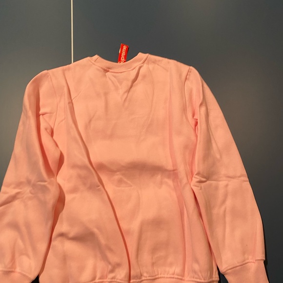 Pink supreme sweater youth size medium. It can fit like a adults extra small :) - Picture 4 of 4